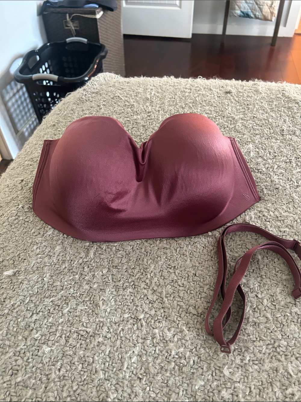 INVISIBLE BY VS-Push-Up Wireless Bandeau Strapless Bra 38D Morning Rose NWT - Picture 2 of 6